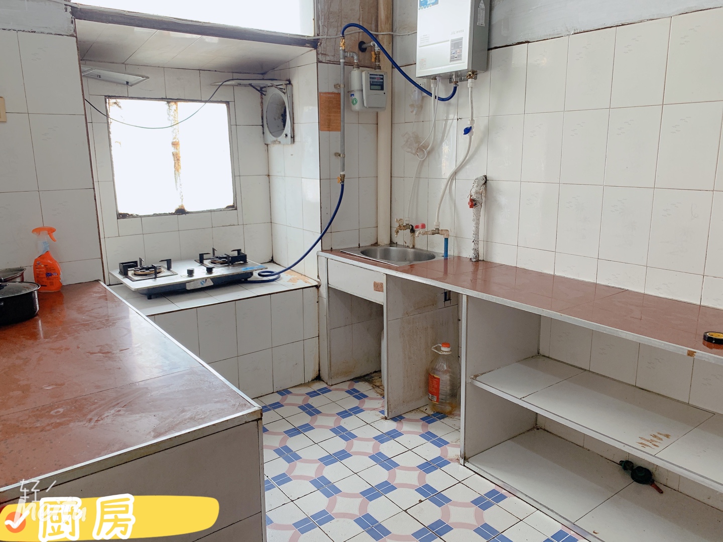 泉州南城砖瓦村绿宝小区西栋有一套120平米的三室二厅的单元房