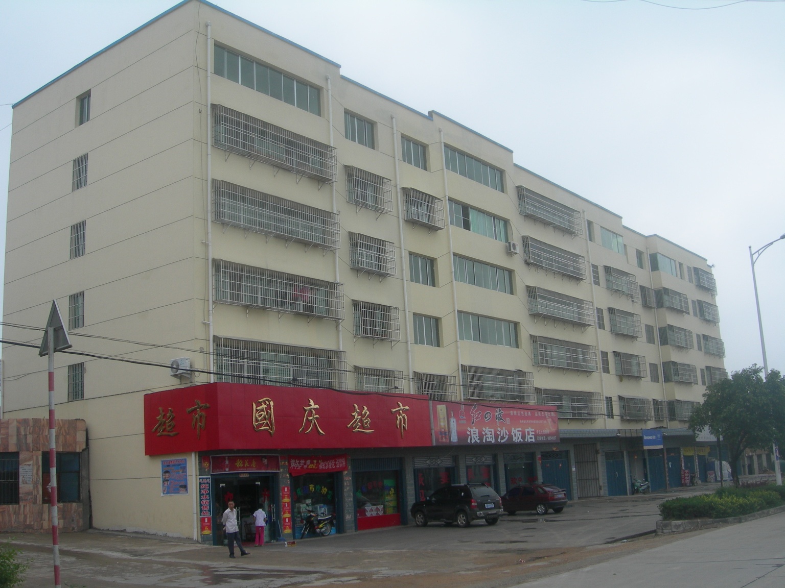 位于兴隆镇原棉花站门口，160平米，毛坯假复式，三室两厅两卫